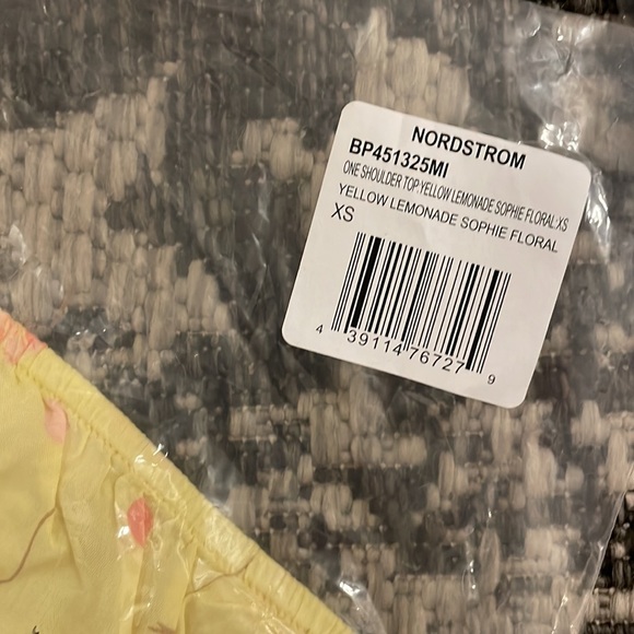 BP one shoulder yellow floral top. Size xs. - Picture 5 of 5